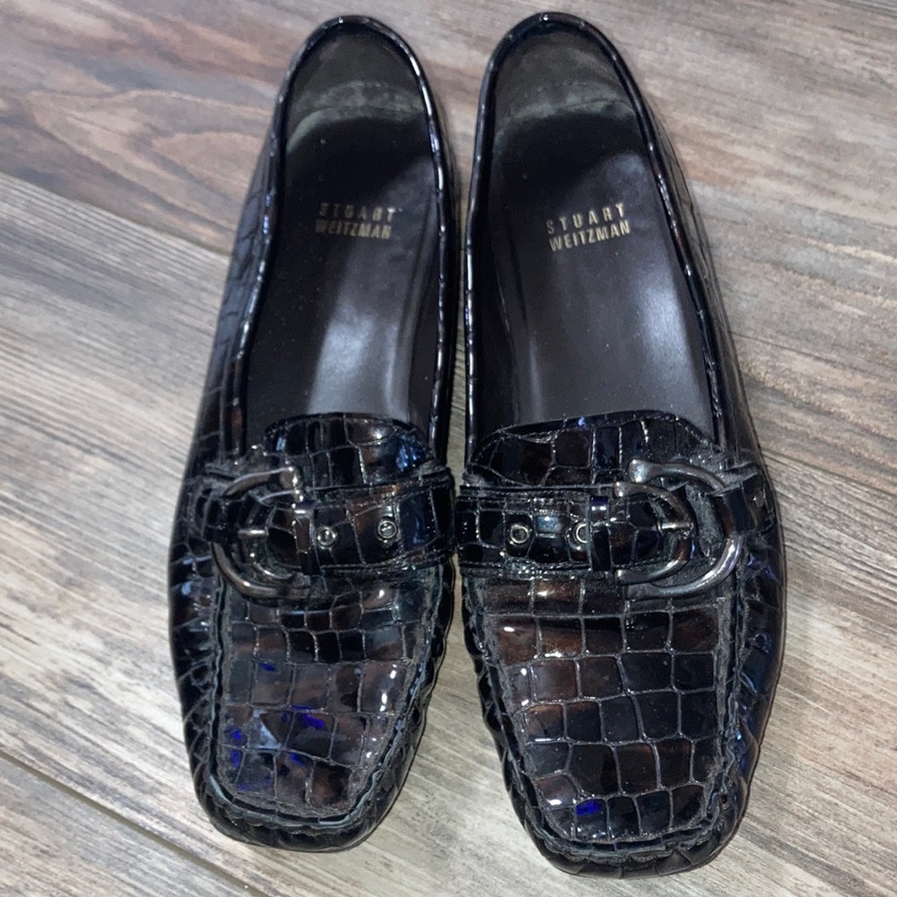 Stuart Weitzman Women's Dark Brown Croc Embossed Patent Leather Loafer Size 8.5